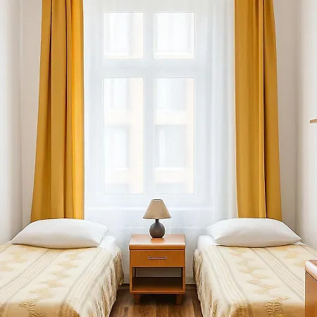 Babel Hostel, Dworzec Pkp, Rynek אכסניה