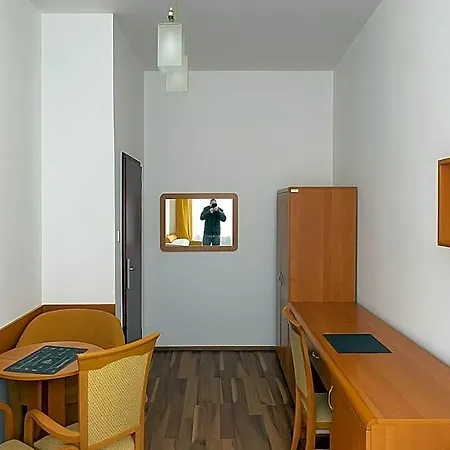 Babel Hostel, Dworzec Pkp, Rynek Хостел Вроцлав