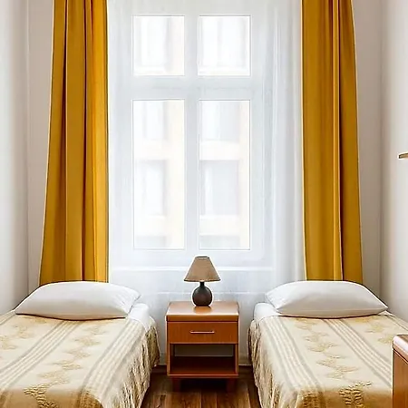 Babel Hostel, Dworzec Pkp, Rynek *